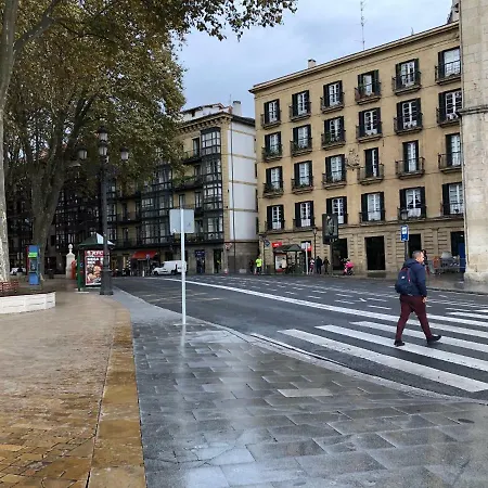Minimalista En El Corazon De Bilbao